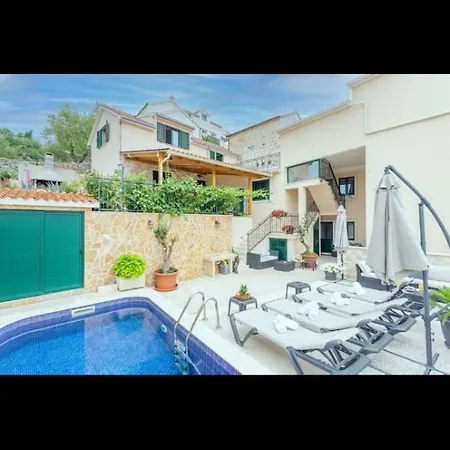 Ante 1 Διαμέρισμα Χβαρ