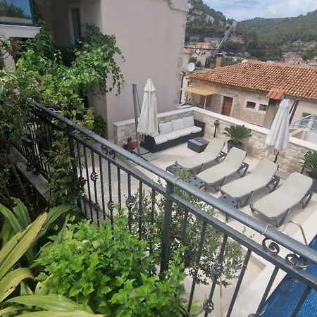 Ante 1 Hvar Center, Pool *