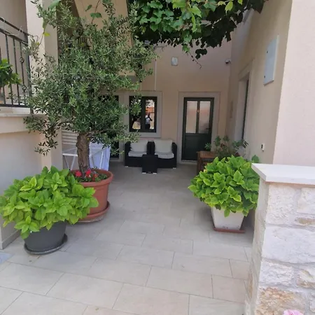 Διαμέρισμα Ante 1 *