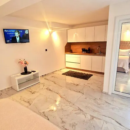 Διαμέρισμα Ante 1 *