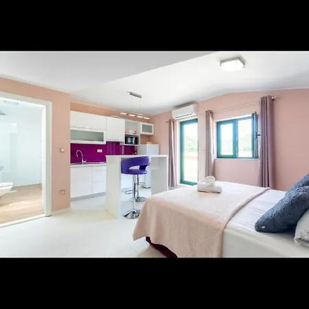 Ante 1 Hvar Center, Pool 흐바르