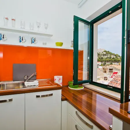 Apartment Ante 1 *