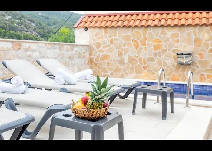 Ante 1 Hvar Center, Pool