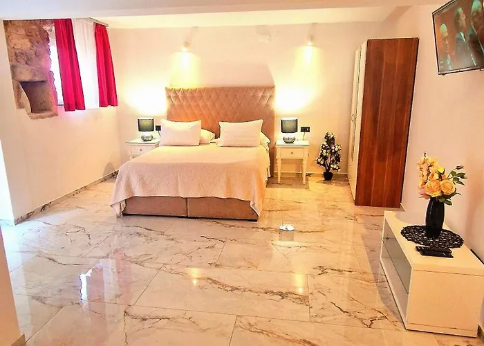 Ante 1 Hvar Center, Pool