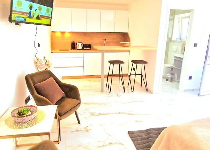 Ante 1 Hvar Center, Pool *